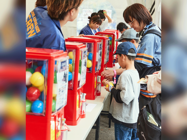オフィシャルガチャブース「まわしてアヅマ」